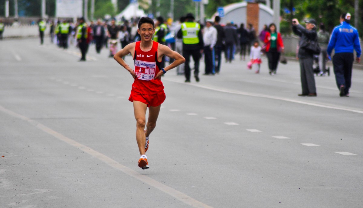 runner_marathon_tired_street_young_male_chinese_mongolia-739332